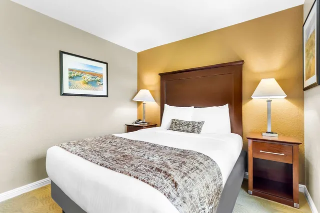 غرفة بسرير كوين، Best Western California City Inn & Suites 2/3