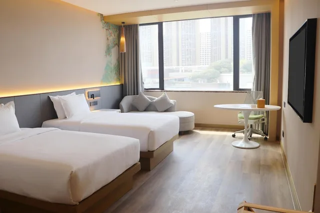 غرفة بسريرين منفصلين بإطلالة على المدينة في طابق مرتفع، Hilton Garden Inn Foshan 4/8