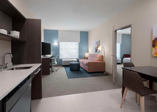 جناح بسرير كينج مع أريكة بحوض استحمام لذوي الإعاقة، Home2 Suites by Hilton Orlando South Davenport 7/8