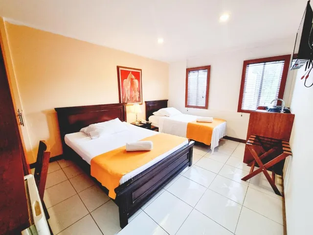 غرفة ثلاثية، Hotel Karlo 4/10