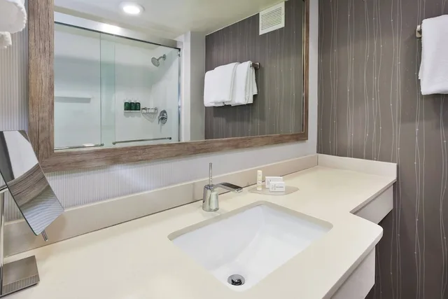 غرفة بسرير كينج لذوي الإعاقة، Courtyard Secaucus Meadowlands 2/3
