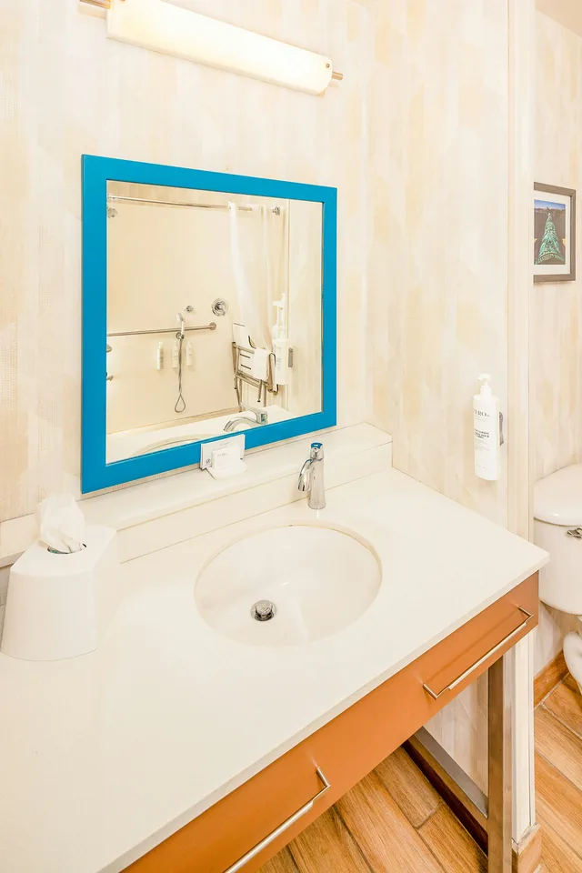 غرفة بسرير كينج لذوي الإعاقة، Hampton Inn and Suites St. Augustine-Vilano Beach 4/8