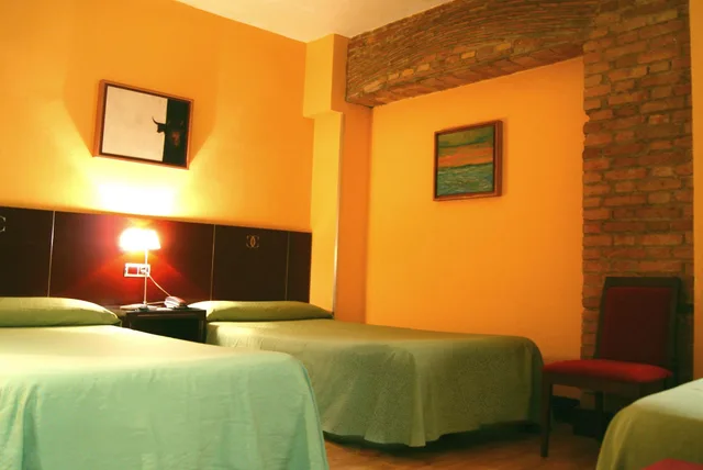 Room, Triple, Carlos V 2/6