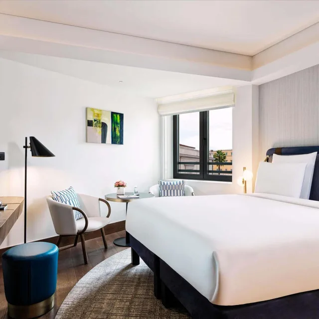 غرفة كلاسيكية بسرير كينج وسرير كوين، Athens Capital Hotel - MGallery Collection 1/4