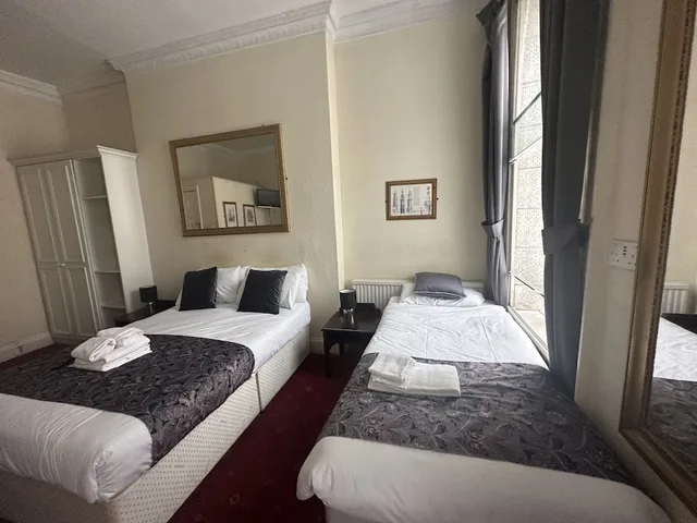 غرفة ثلاثية بسرير مزدوج وسرير فردي، Arran House Hotel 1/4
