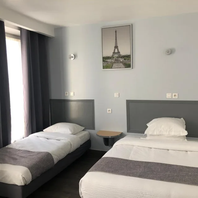 غرفة ثلاثية، Hotel Clauzel 2/7