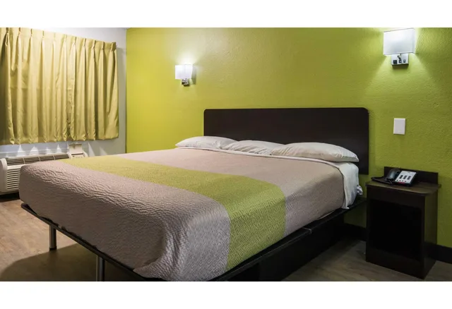 Room, King Bed, Smoking, Motel6 Irving, TX - Loop 12 5/10