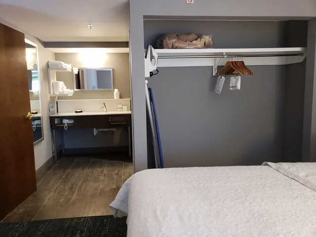 جناح بسريرين مزدوجين مع أريكة، Hampton Inn Suites Newtown 4/10