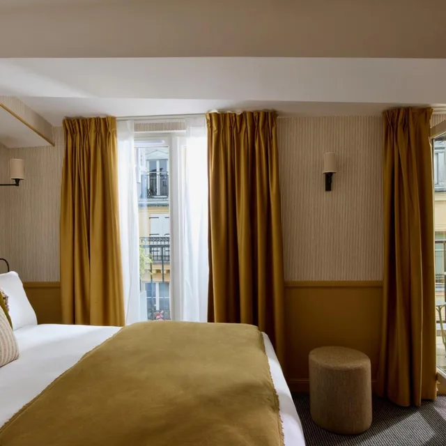 غرفة بشرفة، Hotel des Orfevres 2/4