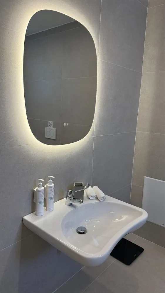 غرفة بسريرين منفصلين لذوي الإعاقة، The Noverian Antama Organic Beach Resort Chania 2/2