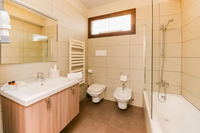 شقة بسريرين كينج بإطلالة على البحيرة بغرفتي نوم مع أريكة، Residence Il Sogno 5/5