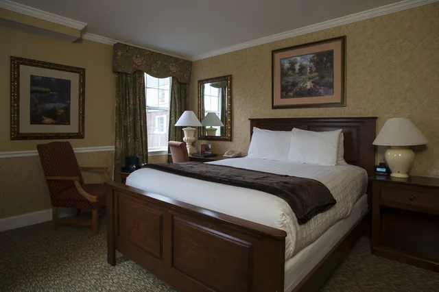 غرفة قياسية بسرير كوين، The Spa at Norwich Inn 2/8