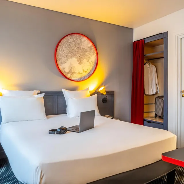 Adjoining, Double Bed، ibis Styles Paris Mairie de Montreuil 1/7