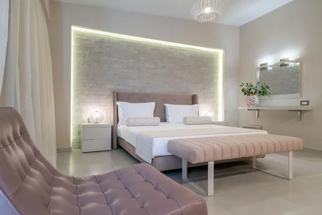 غرفة تنفيذية بسرير كينج، Balcony Hotel 1/6