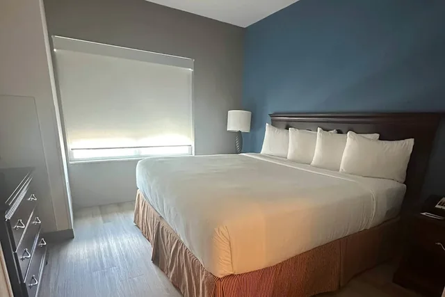 Upgrade, Suite, King Bed, Sofa، Comfort Inn & Suites Concord (Kannapolis) 4/10