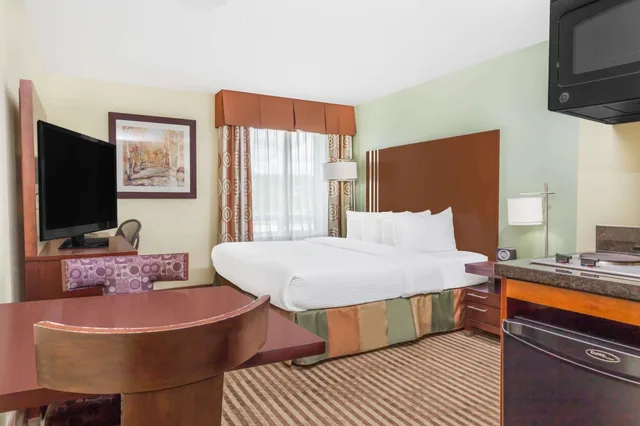 جناح بسريرين كوين بغرفة نوم واحدة، Ramada by Wyndham Carlyle 3/8
