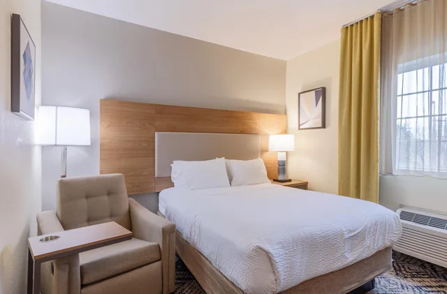 جناح بسرير كينج بغرفة نوم واحدة مع أريكة، CANDLEWOOD SUITES SAN MARCOS 5/10