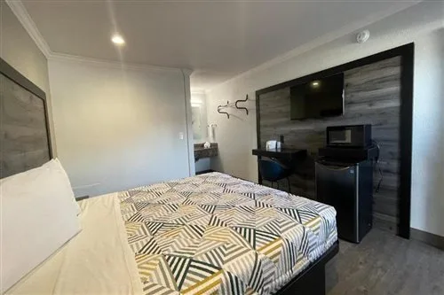 غرفة بسرير كينج، Motel6 Pico Rivera, CA - Los Angeles 1/2