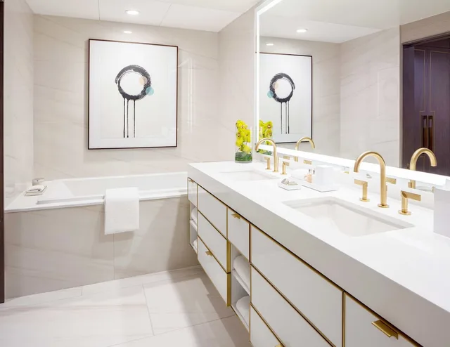 جناح بسريرين كينج، Hotel Crescent Court 2/2