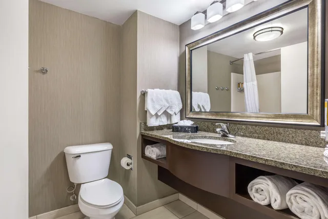 جناح، Comfort Inn & Suites Logan International Airport 4/4