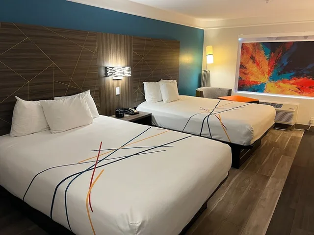 غرفة بسريرين كوين لذوي الإعاقة، La Quinta Inn & Suites by Wyndham OKC North - Quail Springs 3/4