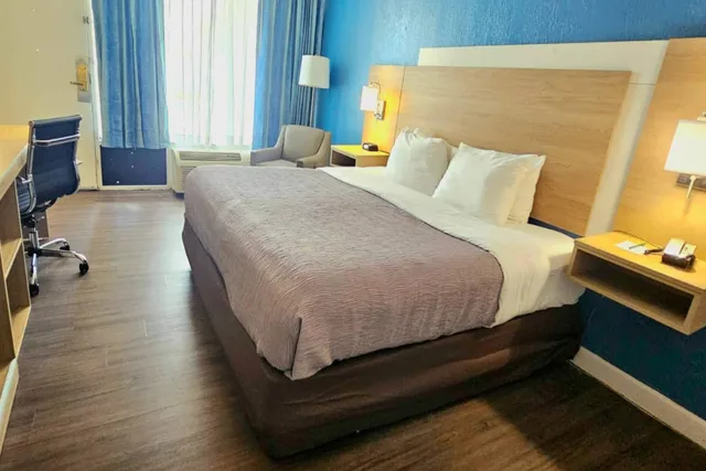 غرفة بسرير مزدوج، Quality Inn & Suites Conference Center 6/10