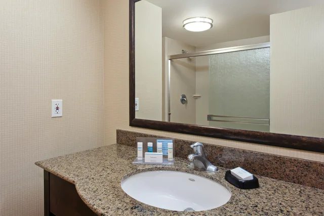 غرفة بسرير كينج، Hampton Inn & Suites Fresno-Northwest, CA 4/4