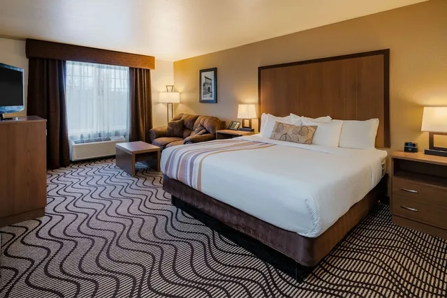 Standard, King Bed, Jetted Tub, Best Western Plus Riverfront Hotel And Suites 7/10