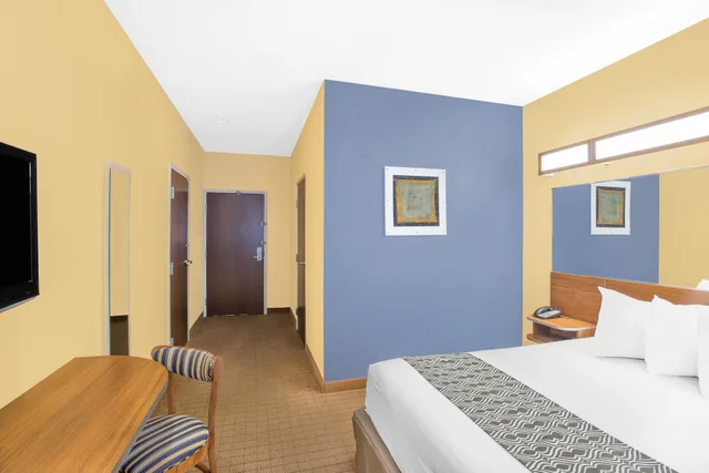 غرفة قياسية بسرير كوين، Microtel Inn & Suites By Wyndham Chili /Rochester Airport 1/2
