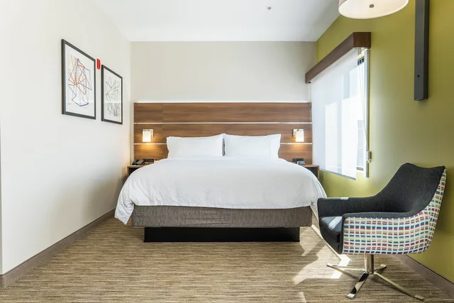 Standard, King Bed, Accessible, Holiday Inn Express San Clemente N – Beach Area 3/5