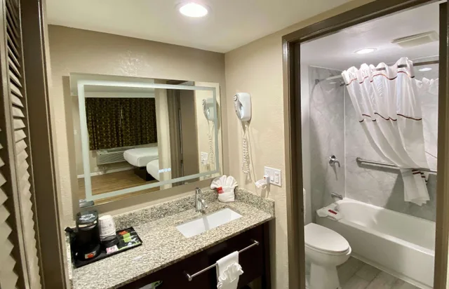 غرفة رباعية بسرير كوين، SureStay Hotel by Best Western Santa Cruz 3/6
