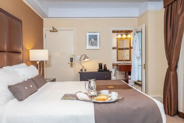 Deluxe, King Bed, Fitzpatrick Manhattan Hotel 6/8