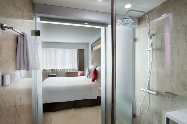 غرفة بريميير تنفيذية بسرير كينج، Novotel Jakarta Gajah Mada 6/6