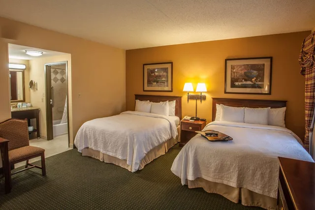 استوديو بسريرين كوين، Hampton Inn Suites Stillwater 2/3