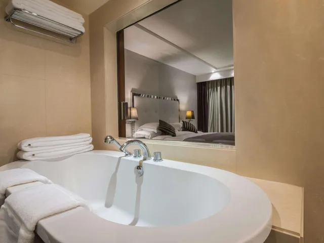 Ambassador, Suite, Sea View, Movenpick Hotel Beirut 6/6