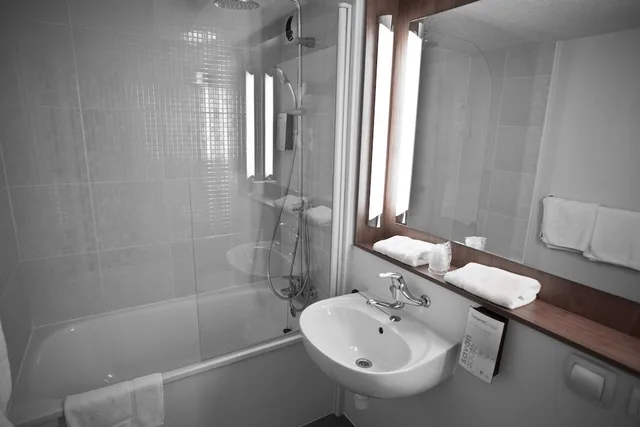 غرفة قياسية بسرير مزدوج، Hotel Campanile Bourges Nord Saint Doulchard 4/4