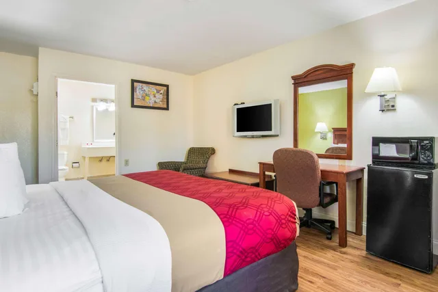 غرفة بسرير كينج للمدخنين لذوي الإعاقة، Econo Lodge Atlanta Airport East 1/3