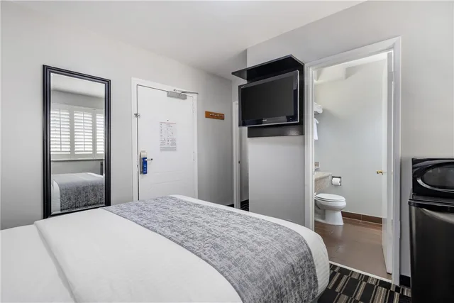Family Suite, 2 Queen Beds, Surestay Hotel By Best Western Beverly Hills West 13/17