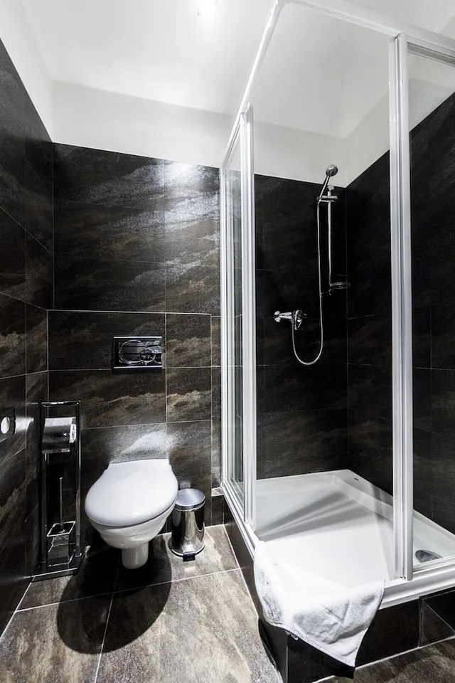 غرفة بسرير كوين، Hotel Herrmes 3/4