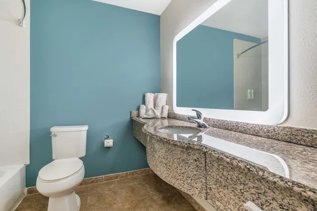 غرفة قياسية بسرير كينج، Sleep Inn & Suites Newport News City Center Area 4/4
