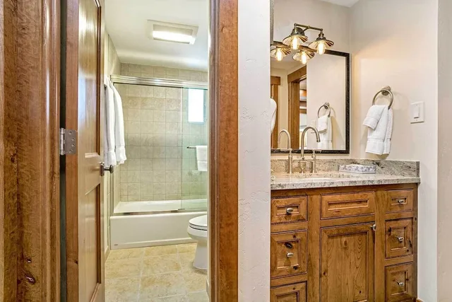 2 Bedrooms, Condo, Diamond, 2 King Beds, Bunk Bed, 2 Bathrooms، Antlers at Vail 4/5