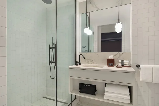 1 Bedroom, Suite, King Bed, Hotel Indigo Williamsburg - Brooklyn 1/2