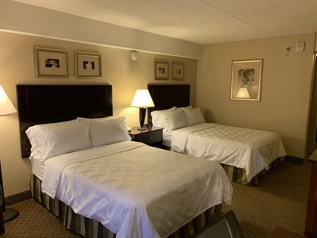 Standard, 2 Double Beds, Holiday Inn Johnstown-Downtown 7/10
