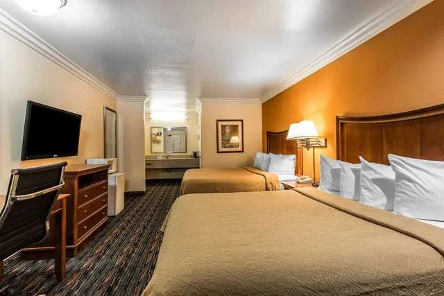 غرفة بسريرين كوين للمدخنين، Quality Inn Lake Elsinore 1/5