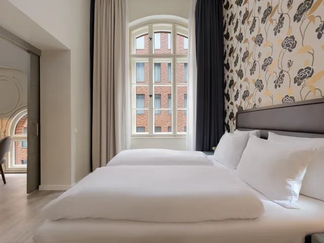 لوفت سوبيريور، H10 Berlin Ku'Damm, Berlin 4/7