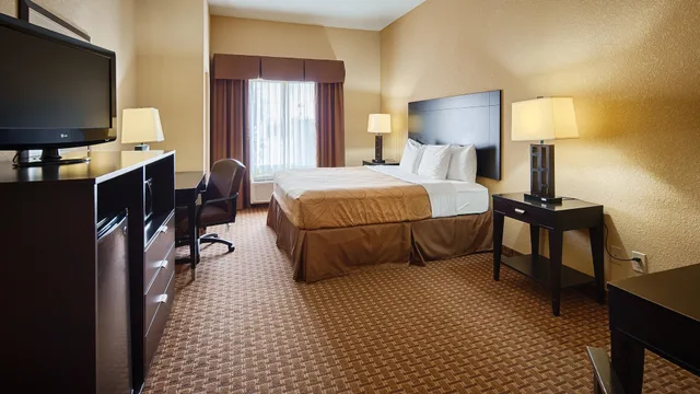 Standard, King Bed, Accessible, Best Western Bastrop Pines Inn 5/7