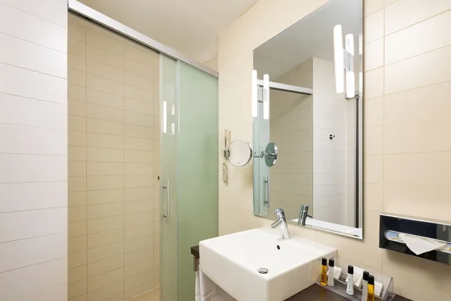 غرفة قياسية بسريرين منفصلين، Golden Tulip Ana Tower Sibiu 7/10