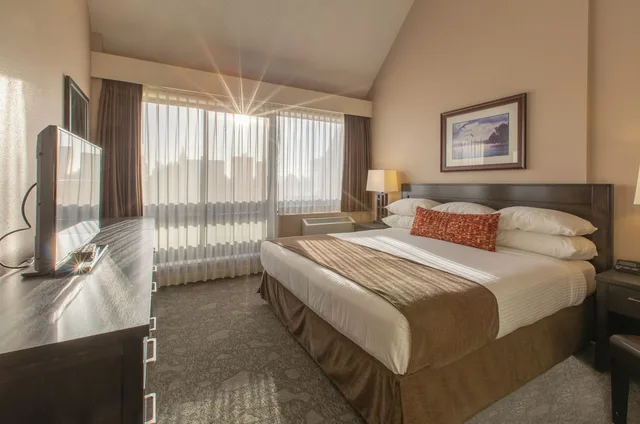 Signature, King Bed, Embassy Inn 1/6