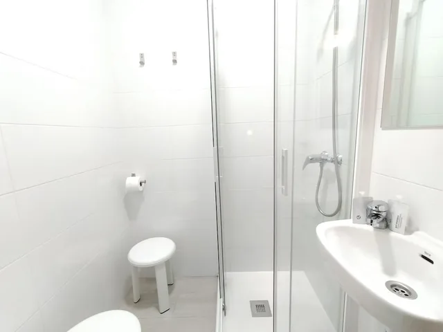 غرفة ثلاثية بثلاثة أسرّة، Hostal Albero 3/8