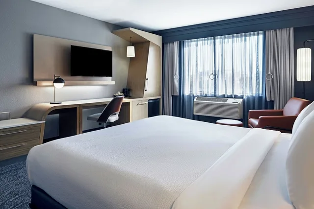 استوديو بسرير كينج مع أريكة، COURTYARD BY MARRIOTT SACRAMENTO MIDTOWN 7/10